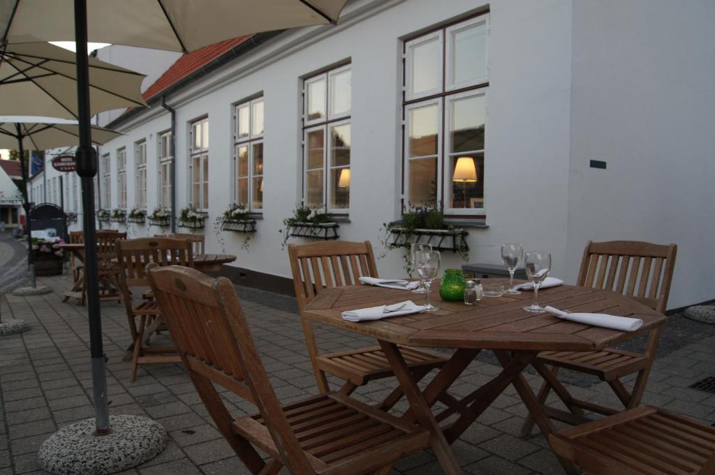 Hotel Radhuskroen เฟรเดอริคส์ซุนด์ ภายนอก รูปภาพ
