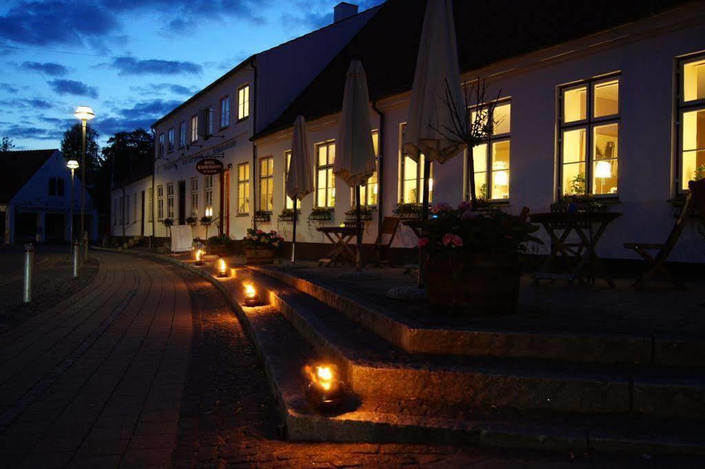Hotel Radhuskroen เฟรเดอริคส์ซุนด์ ภายนอก รูปภาพ
